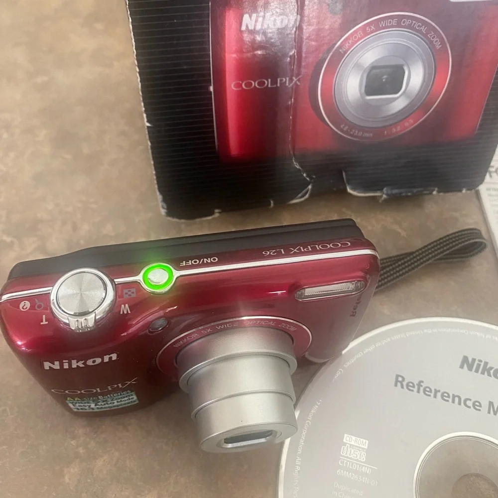 Nikon COOLPIX L26 Compact Digital Camera in Red with Manuals & Software Discs